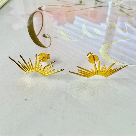 Radiance Sun Wings Light Rays 18k Gold Plated S925 Stud Pierced Earrings 2pc - Picture 7 of 7